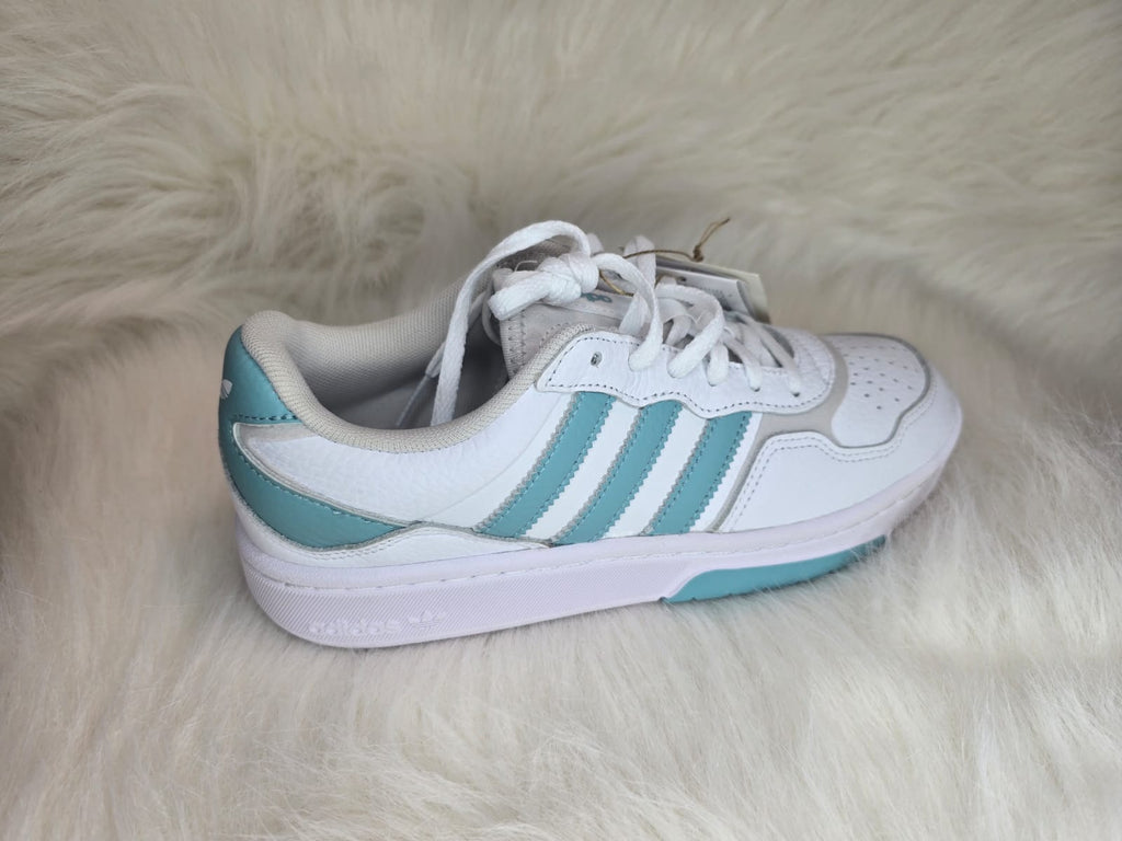 ADIDAS COURTIC